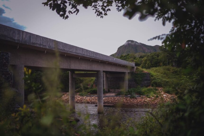 Novas pontes levam desenvolvimento à zona rural de Nova Roma Novas pontes levam desenvolvimento à zona rural de Nova Roma