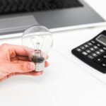 Preço de “bandeira vermelha”: consumidor residencial do Paraná pode ter aumento mensal de R$ 13,06 na conta de luz Preço de “bandeira vermelha”: consumidor residencial do Paraná pode ter aumento mensal de R$ 13,06 na conta de luz