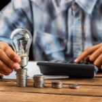 Preço de “bandeira vermelha”: consumidor residencial do Rio de Janeiro pode ter aumento mensal de R$ 17,97 na conta de luz Preço de “bandeira vermelha”: consumidor residencial do Rio de Janeiro pode ter aumento mensal de R$ 17,97 na conta de luz