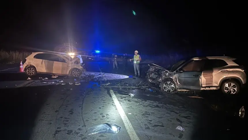 Colisão frontal na BR-414 mata três jovens e deixa três feridos Colisão frontal na BR-414 mata três jovens e deixa três feridos