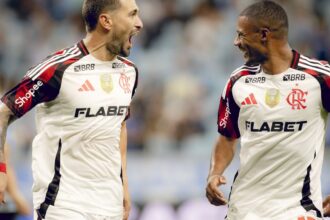 Fla vence com brilho de Arrascaeta para assumir ponta do Brasileiro