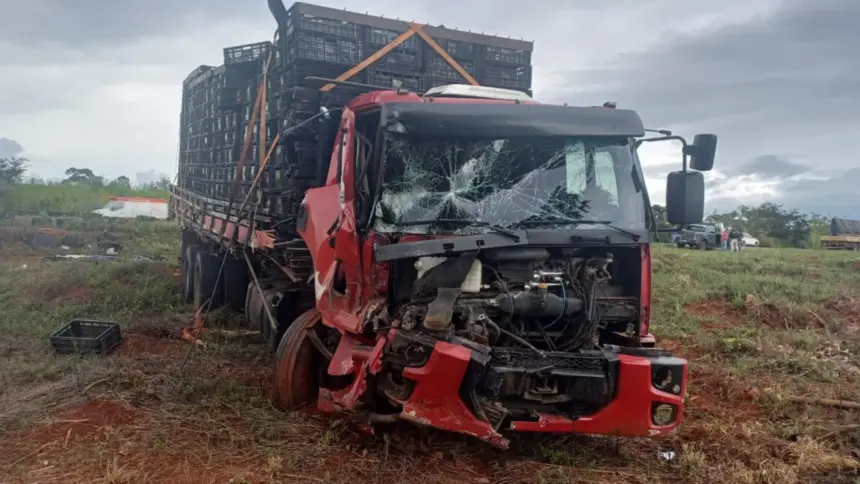 Homem morre atropelado por caminhão na BR-060 Homem morre atropelado por caminhão na BR-060