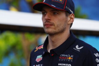 Chefe da Williams vê “desvantagens” em ida de Verstappen para Mercedes