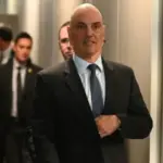 Moraes pede que PGR analise pedido de prisão de Bolsonaro