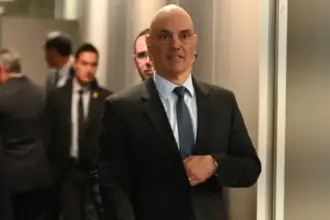 Moraes pede que PGR analise pedido de prisão de Bolsonaro