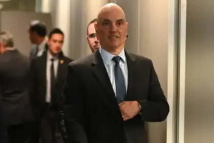 Moraes pede que PGR analise pedido de prisão de Bolsonaro