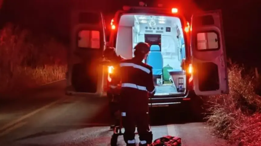 Mulher fica presa às ferragens durante capotamento próximo à Usina Goianésia Mulher fica presa às ferragens durante capotamento próximo à Usina Goianésia