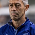 Santos demite técnico Pedro Caixinha após início difícil no Brasileiro Santos demite técnico Pedro Caixinha após início difícil no Brasileiro