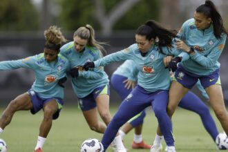 Seleção feminina treina nos EUA para reencontro com donas da casa