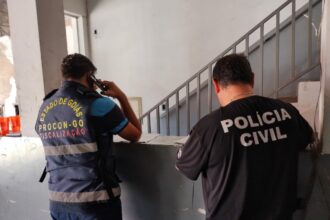 Polícia Civil e Procon fazem fiscalização em loja de serviços automotivos investigada por práticas abusivas contra consumidores