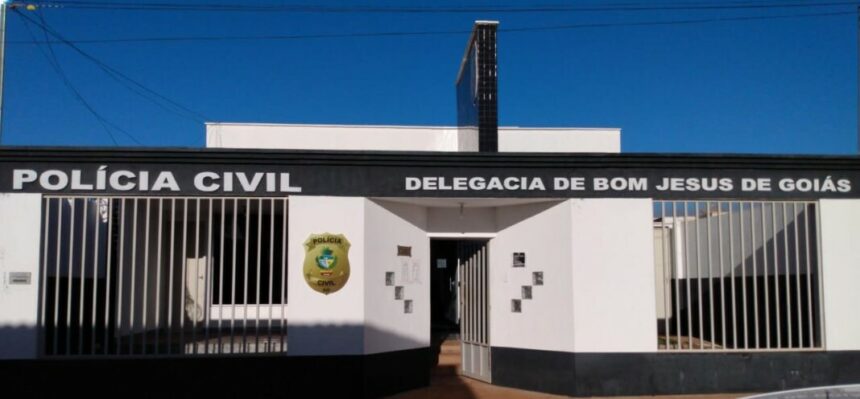 Polícia prende em flagrante autor de furto, tráfico de drogas e com dois mandados em aberto em Bom Jesus Polícia prende em flagrante autor de furto, tráfico de drogas e com dois mandados em aberto em Bom Jesus