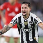 Artur marca golaço e Botafogo vence Estudiantes na Libertadores
