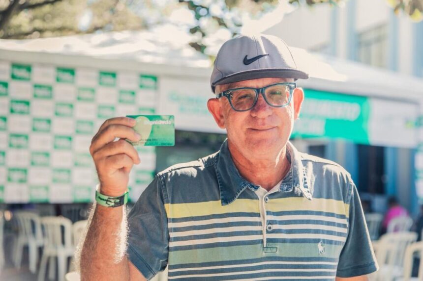 Goiás Social entrega benefícios em 20 municípios