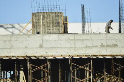 Confiança da construção apresenta queda em 2025, aponta CNI