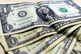 Dólar conclui última sessão em queda de 0,41%, cotado a R$ 5,65 Dólar conclui última sessão em queda de 0,41%, cotado a R$ 5,65