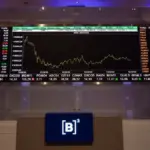 Ibovespa fecha última sessão acima dos 123 mil pontos