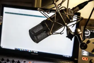 Rádios: projeto facilita pagamento para migrar rádio AM para FM