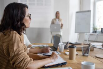 Renda per capita bate recorde em 2024 e desigualdade atinge menor nível desde 2012, mostra IBGE