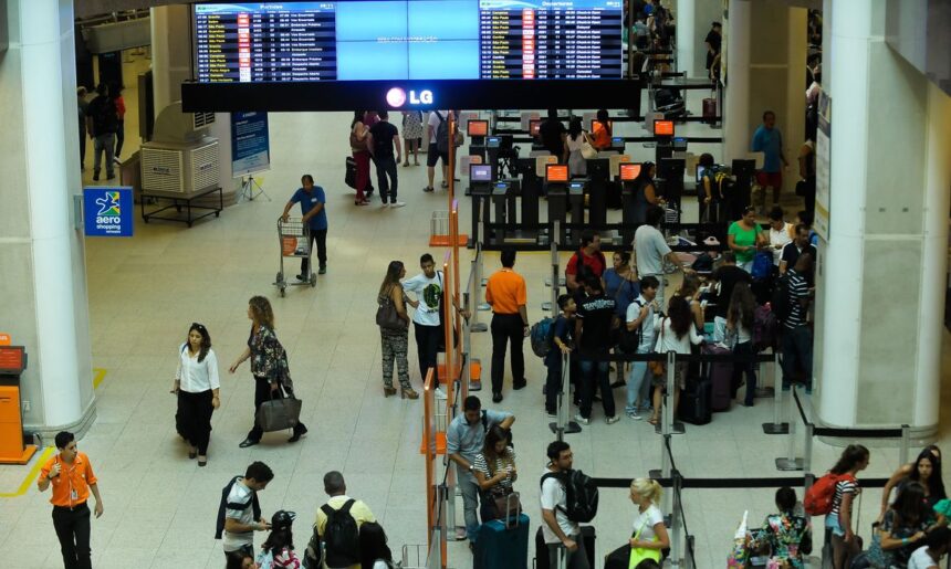 TRANSPORTE AÉREO: movimentação de passageiros no Brasil supera em 4% período pré-pandemia