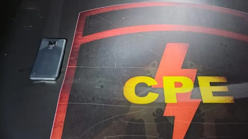 Aparelho celular furtado há 3 anos é encontrado abandonado em rua de Goianésia Aparelho celular furtado há 3 anos é encontrado abandonado em rua de Goianésia