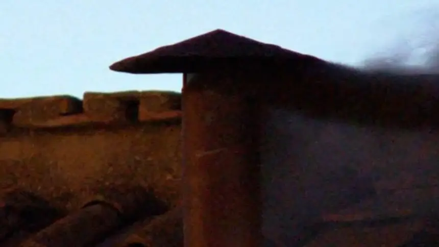 Após 1ª votação do conclave, fumaça preta da Capela Sistina indica que papa não foi escolhido Após 1ª votação do conclave, fumaça preta da Capela Sistina indica que papa não foi escolhido