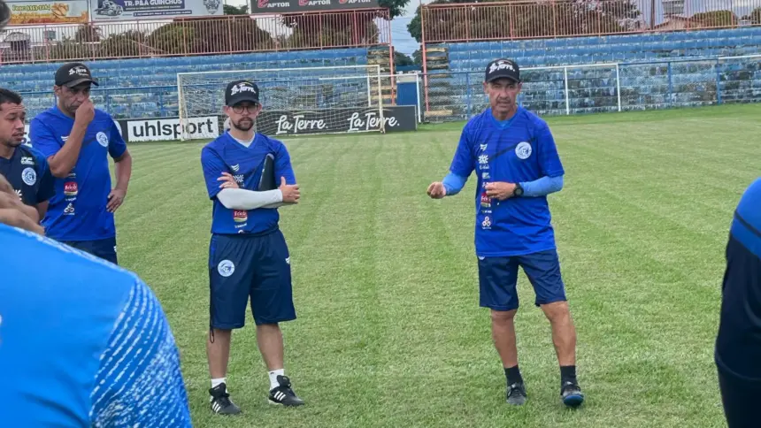 Betinho muda o tom e aposta na liberdade criativa para reerguer o Goianésia na Série D Betinho muda o tom e aposta na liberdade criativa para reerguer o Goianésia na Série D