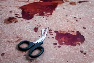 Estudante mata colega de 14 anos com golpes de tesoura durante aula em escola particular de MG