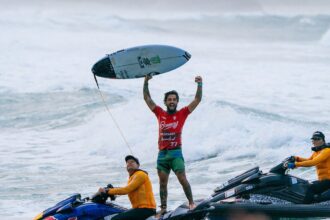Surfe: Filipe Toleto conquista título da etapa de Gold Coast