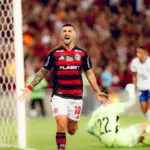 Arrascaeta marca, Flamengo derrota o Bahia e dorme líder do Brasileirão