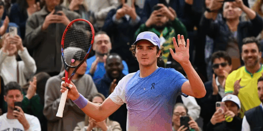 Roland Garros: Fonseca estreia com vitória implacável sobre ex-top 10 Roland Garros: Fonseca estreia com vitória implacável sobre ex-top 10