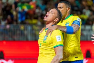 Copa do Mundo de beach soccer: Brasil goleia Omã por 11 a 1 Copa do Mundo de beach soccer: Brasil goleia Omã por 11 a 1