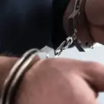 Polícia prende dupla por subtrair celular do patrão e furtar R$ 30 mil