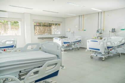 Prefeita Luciana participa da entrega da reforma da Sala Vermelha da UPA