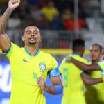 Brasil goleia Espanha e avança à semi do Mundial de futebol de areia Brasil goleia Espanha e avança à semi do Mundial de futebol de areia