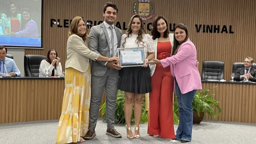 Sessão Solene na Câmara de Goianésia homenageia trabalhadores e personalidades locais Sessão Solene na Câmara de Goianésia homenageia trabalhadores e personalidades locais