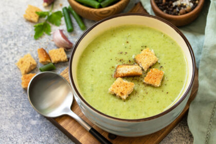 7 sopas e cremes ricos em proteínas para incluir no cardápio