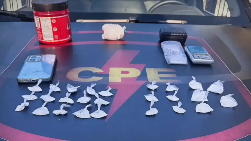 Traficante é preso com cocaína e balança de precisão no Bairro Santa Tereza em Goianésia Traficante é preso com cocaína e balança de precisão no Bairro Santa Tereza em Goianésia