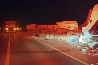 Tragédia na BR-452: Colisão entre quatro caminhões deixa uma pessoa morta
