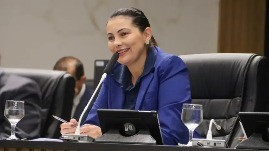 Vereadora solicita atendimento médico semanal para comunidade do povoado de Vaca Brava Vereadora solicita atendimento médico semanal para comunidade do povoado de Vaca Brava