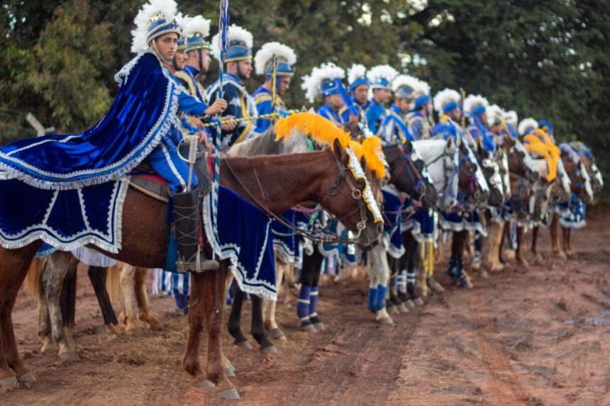 Mais quatro cidades históricas encenam as Cavalhadas Mais quatro cidades históricas encenam as Cavalhadas