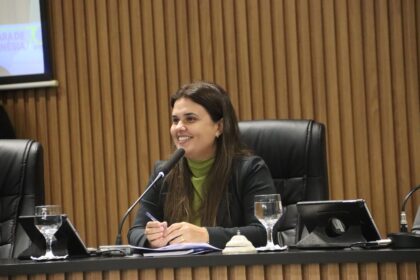 Vereadora Stella sugere distribuição de kits de higiene bucal e palestras em escolas de Goianésia