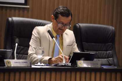 Vereador cobra recuperação do asfalto no Residencial Granville, região sul de de Goianésia Vereador cobra recuperação do asfalto no Residencial Granville, região sul de de Goianésia