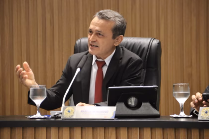 Vereador Marcos Pernambuco solicita iluminação em via de acesso ao Residencial Hermínio Lopes