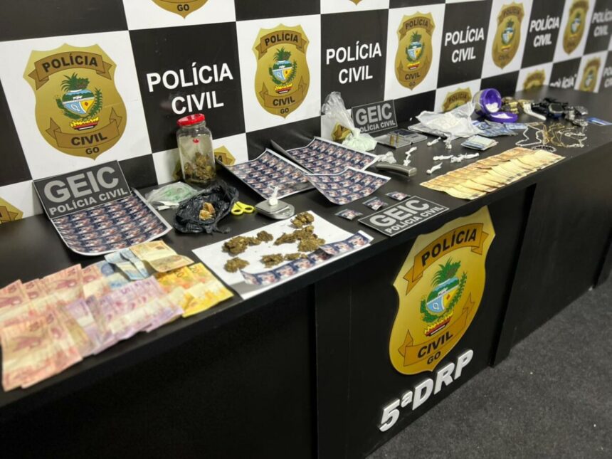 PCGO deflagra operação para fazer cessar pontos de tráfico de drogas próximos a colégios em Cidade Ocidental PCGO deflagra operação para fazer cessar pontos de tráfico de drogas próximos a colégios em Cidade Ocidental