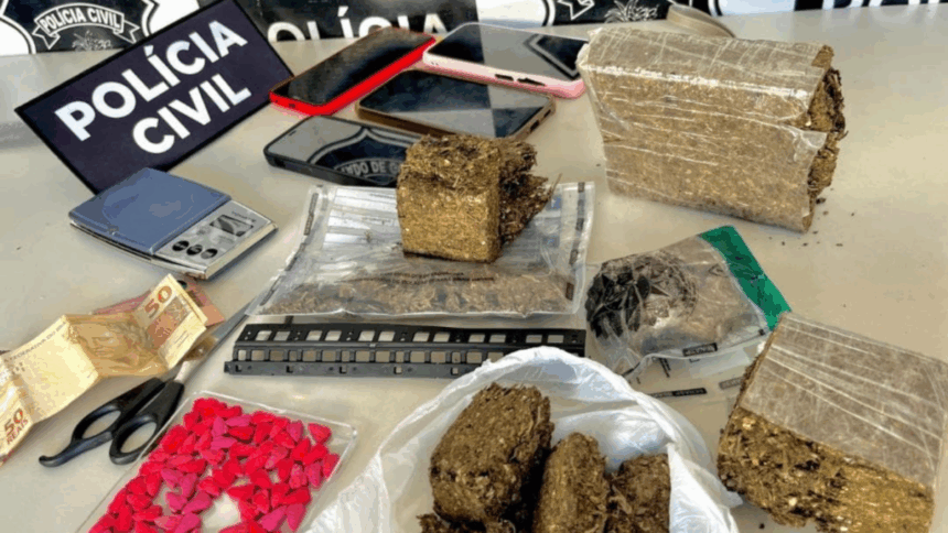 PCGO prende quatro por tráfico e apreende drogas avaliadas em R$ 30 mil em Minaçu – Policia Civil do Estado de Goiás PCGO prende quatro por tráfico e apreende drogas avaliadas em R$ 30 mil em Minaçu – Policia Civil do Estado de Goiás