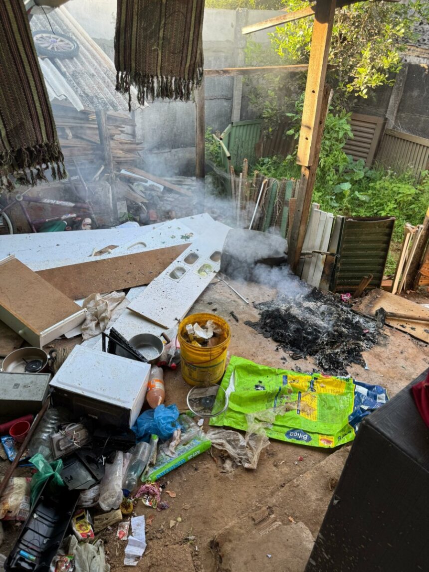 Polícia Civil prende em flagrante homem que ateou fogo e destruiu móveis da residência de ex-companheira em Turvânia Polícia Civil prende em flagrante homem que ateou fogo e destruiu móveis da residência de ex-companheira em Turvânia