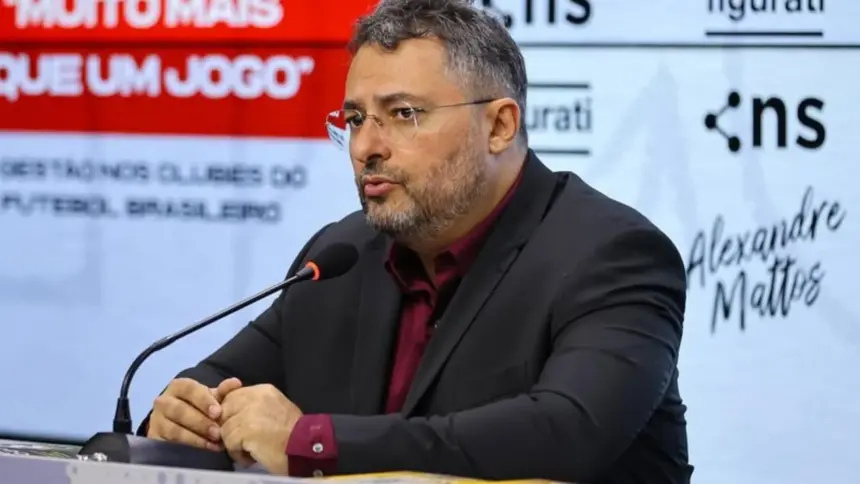 Alexandre Mattos vai ao CT Rei Pelé e confirma acerto com o Santos; Gil decide cumprir contrato Alexandre Mattos vai ao CT Rei Pelé e confirma acerto com o Santos; Gil decide cumprir contrato