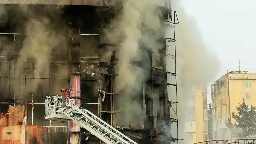 Brasileira morre ao pular do 4º andar para escapar de incêndio em prédio na Itália Brasileira morre ao pular do 4º andar para escapar de incêndio em prédio na Itália