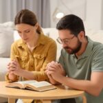 5 orações para proteger e fortalecer o relacionamento amoroso 