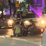 Colisão entre moto e carro deixa mulher ferida no centro de Goianésia